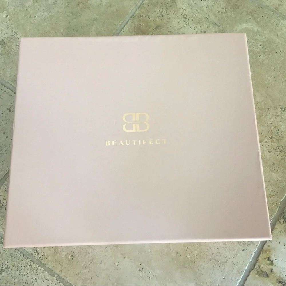 Beautifect Box nude portable illuminated makeup vanity case